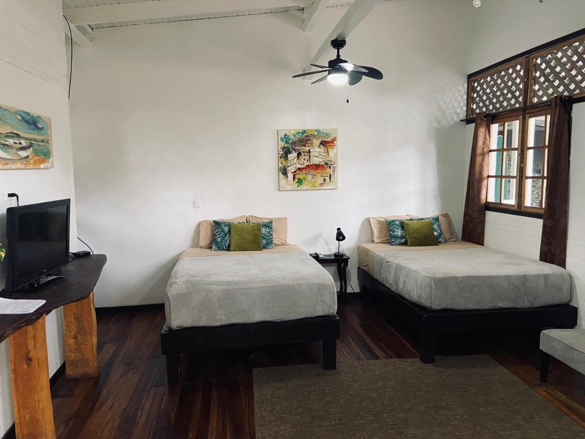Lizard King Hotel & Suites Puerto Viejo de Talamanca 外观 照片