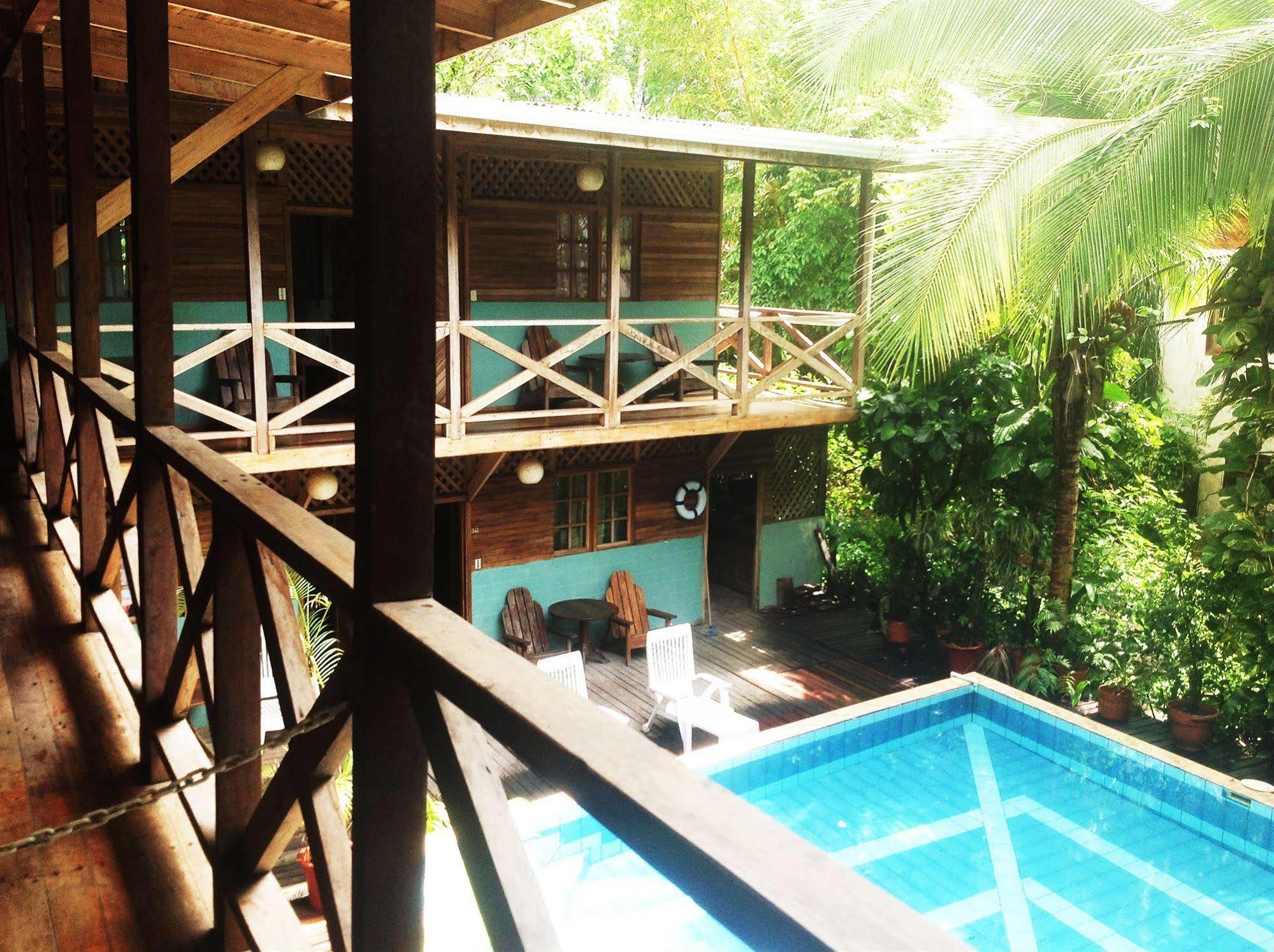 Lizard King Hotel & Suites Puerto Viejo de Talamanca 外观 照片